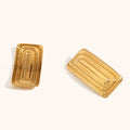Brinco de Pino Quadrado Polido com Banho Ouro 18K