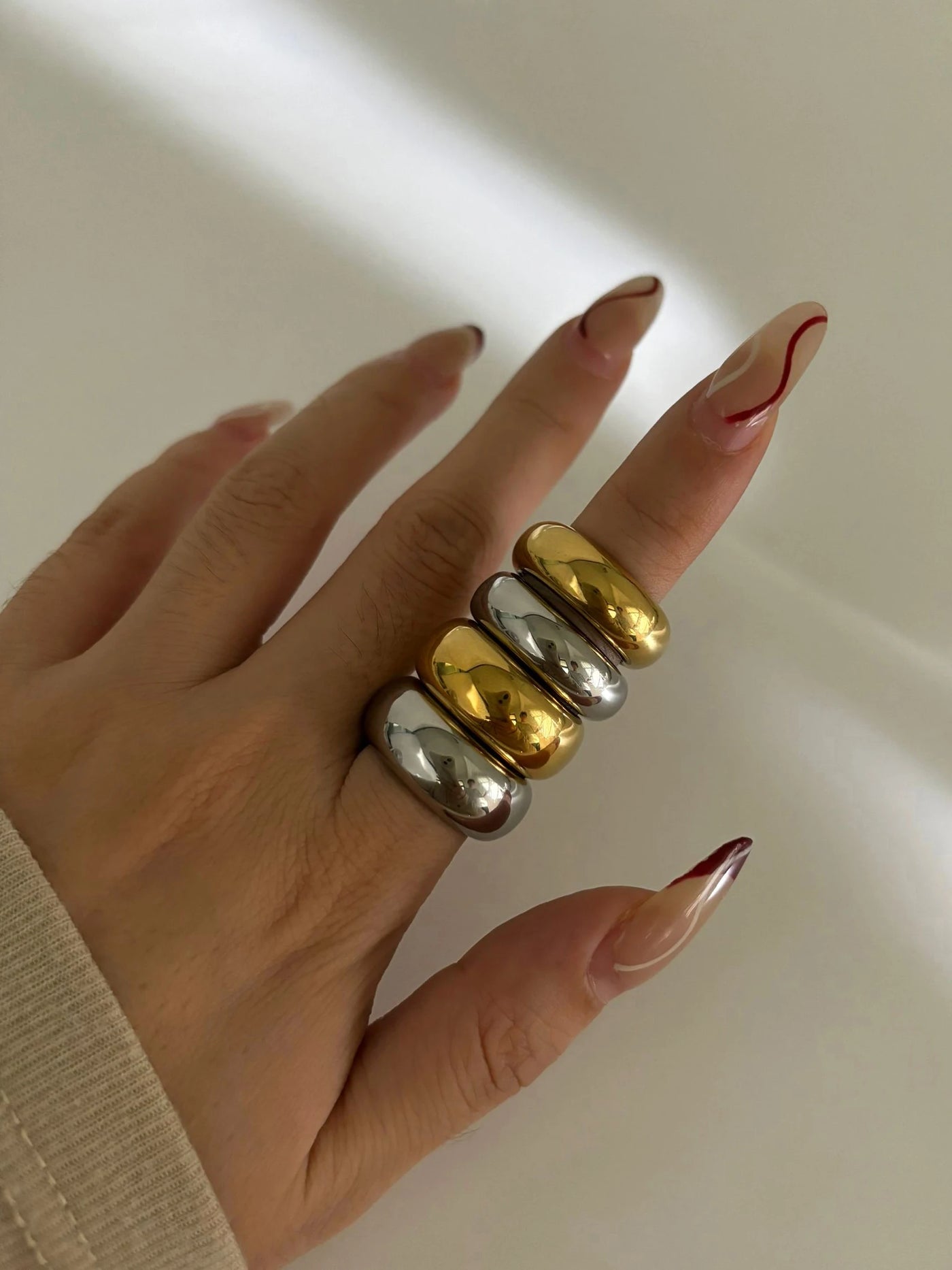 Anel Polido 8 mm e 10 mm com Banho Ouro 18K