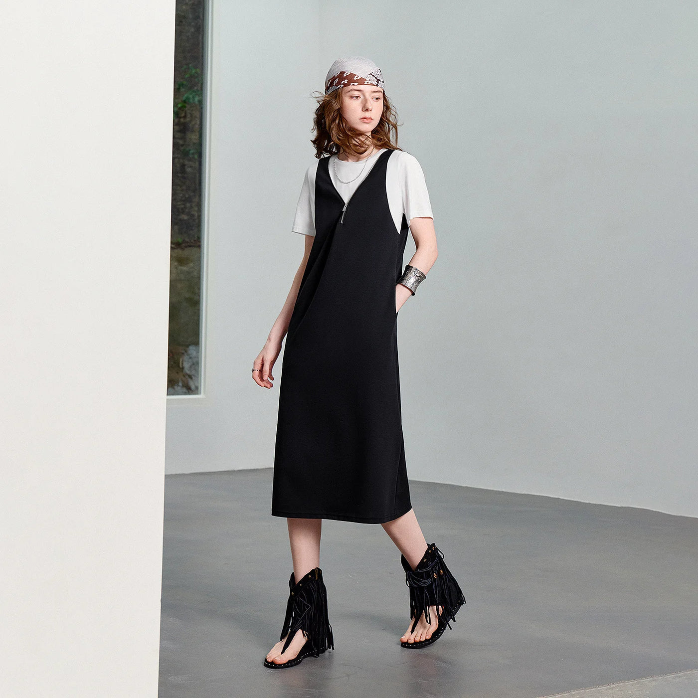 Vestido Midi Bicolor com Decote V e Zíper