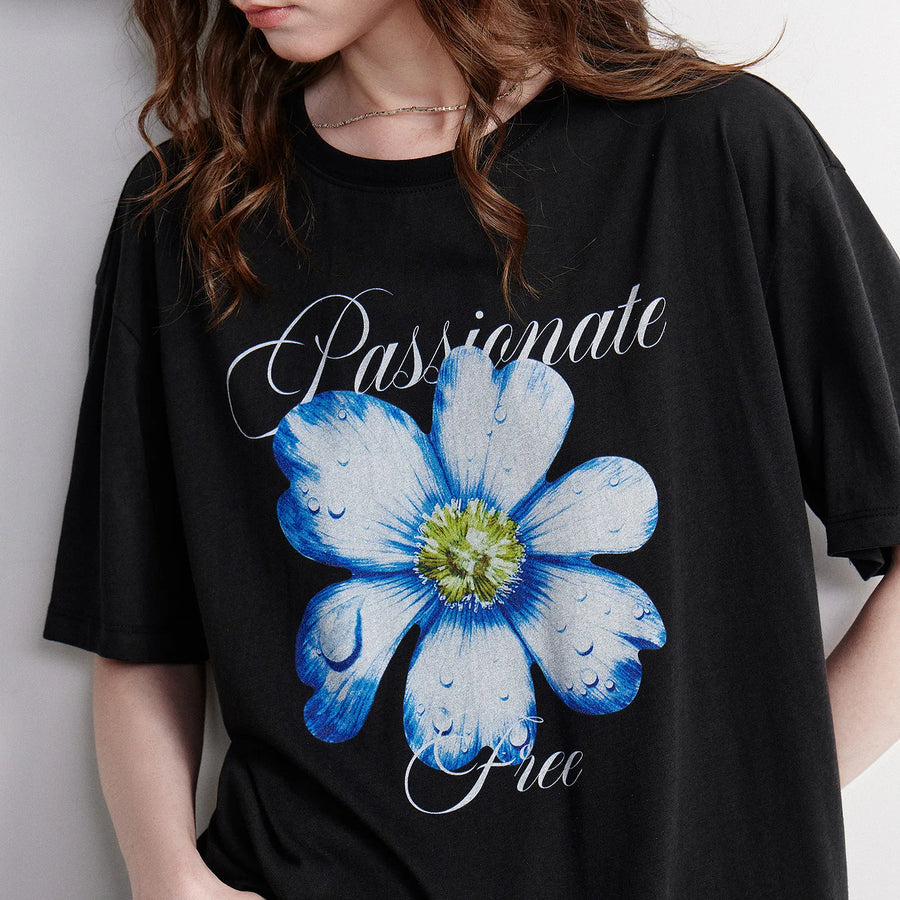 Camiseta Feminina Manga Curta com Estampa Floral