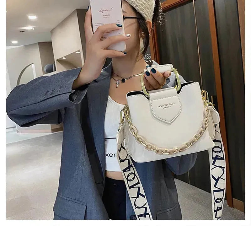 Bolsa Mini Bucket Feminina de Couro PU com Alça de Mão e Transversal