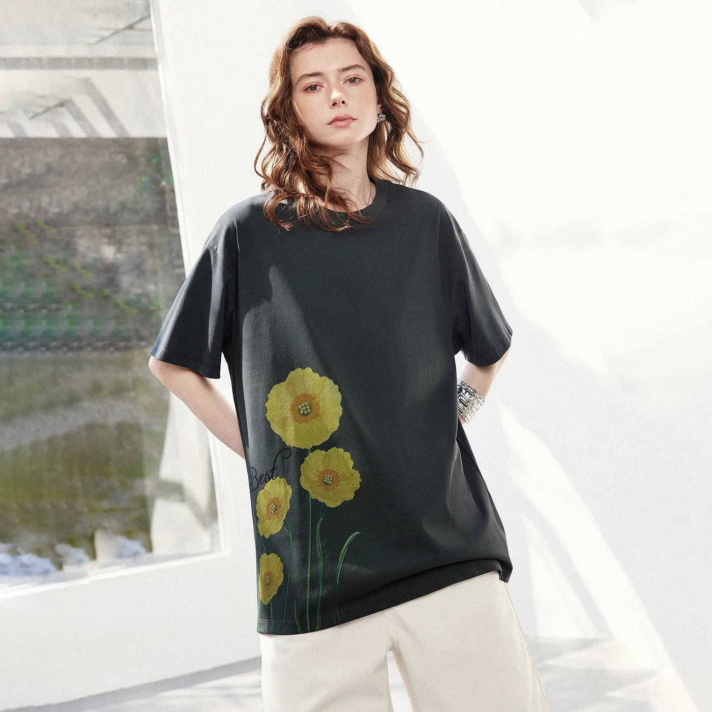 Camiseta Feminina de Algodão com Estampa Floral Amarela
