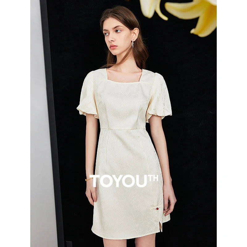 Vestido Oriental Curto com Decote Quadrado