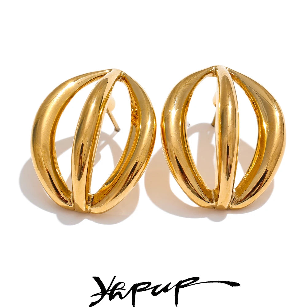 Brinco Semicírculo Vazado em Aço Inoxidável