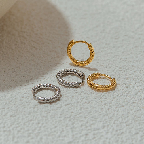 Argola Torcida com Banho Ouro 18K