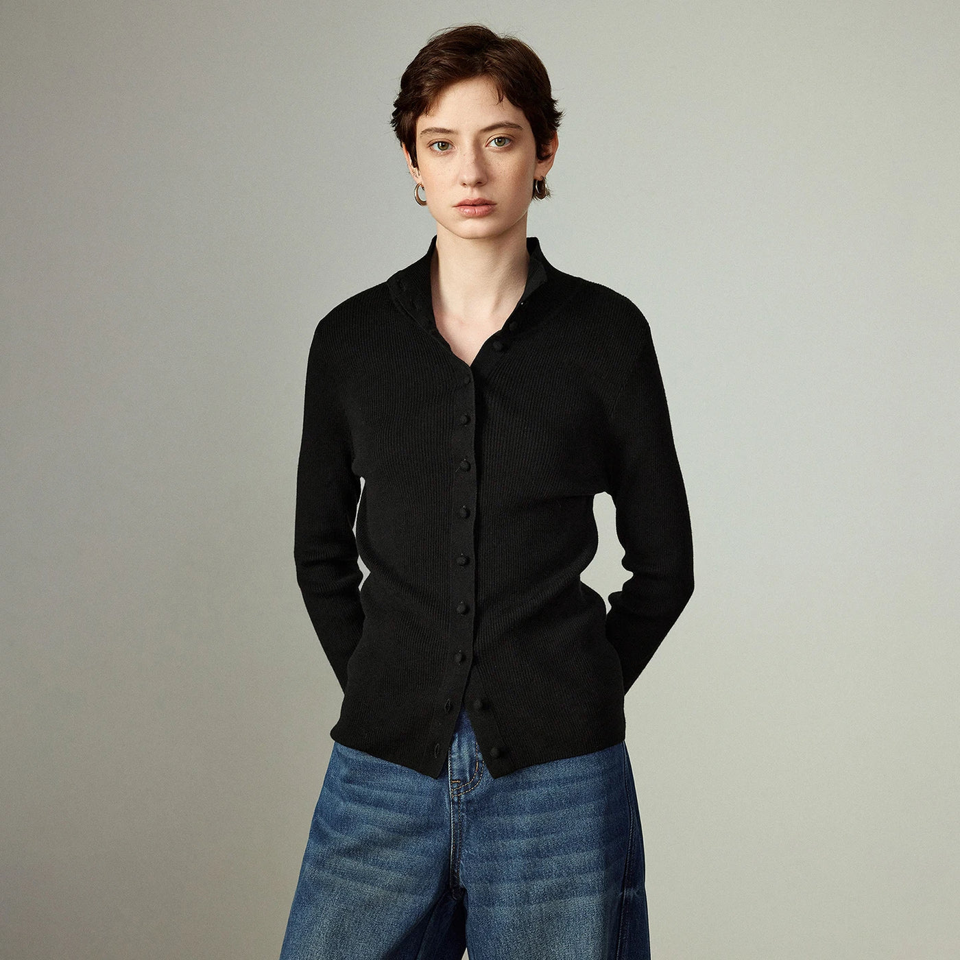 Cardigan Feminino de Lã Assimétrico com Gola Alta