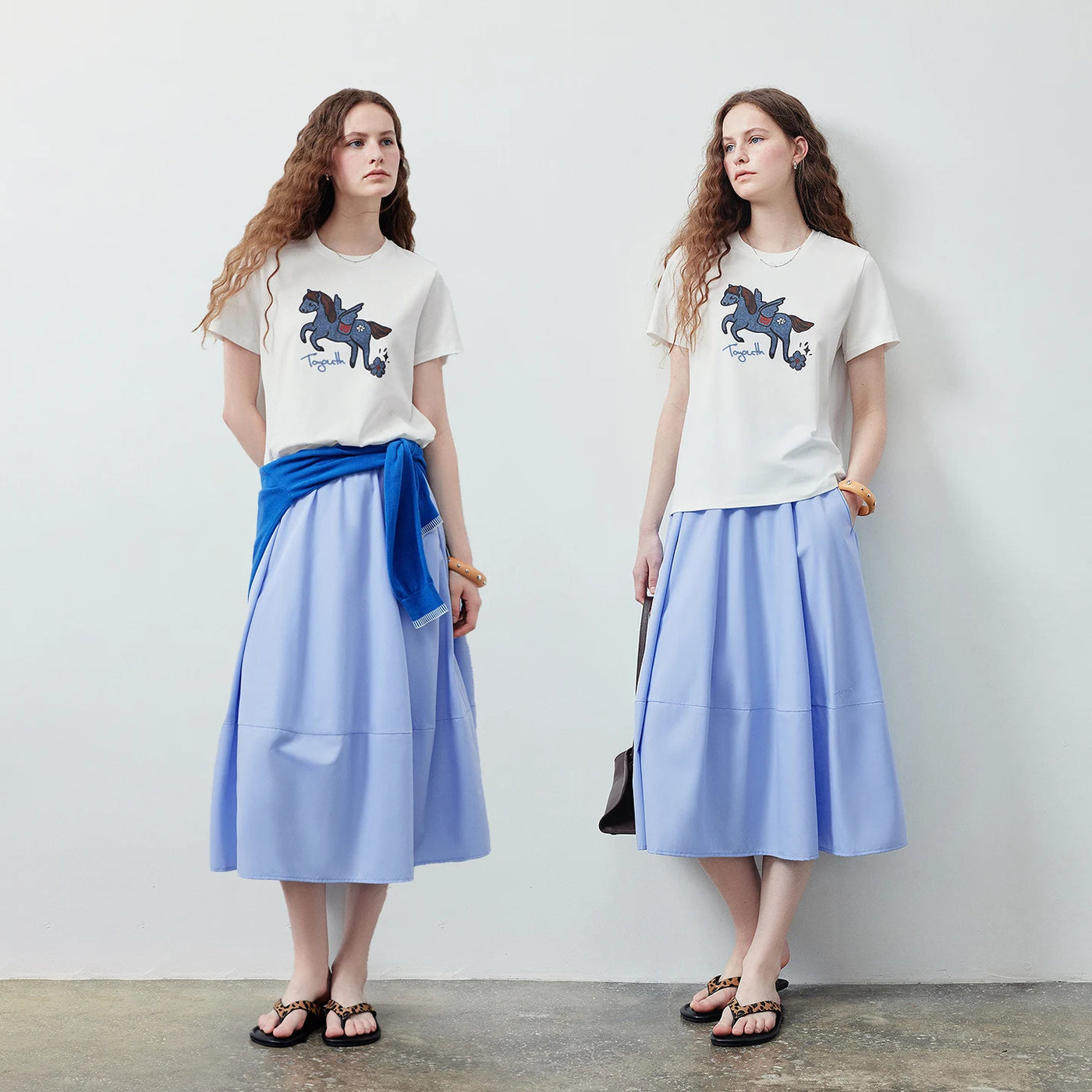 Camiseta Feminina de Liocel e Algodão com Bordado Jeans