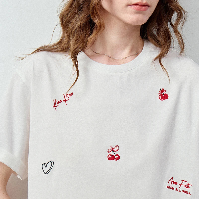 Camiseta Feminina 100% Algodão com Bordado Coração e Cereja
