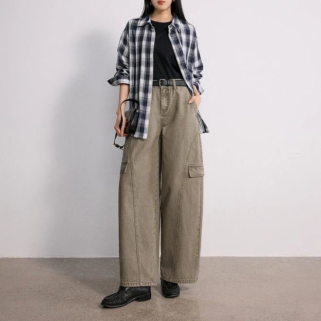 Calça Jeans Feminina Barrel com Recortes