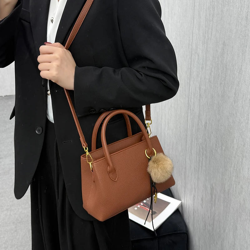 Bolsa Pequena de Mão Feminina em PU Couro Sintético com Alça Transversal