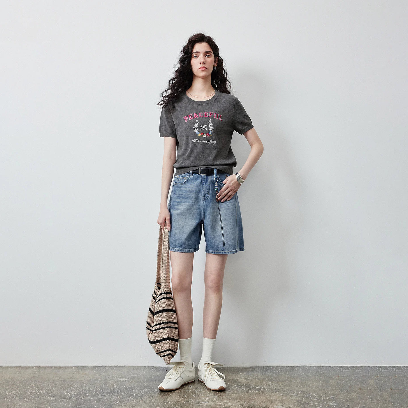 Blusa Feminina de Tricô com Bordado de Coroa e Letras