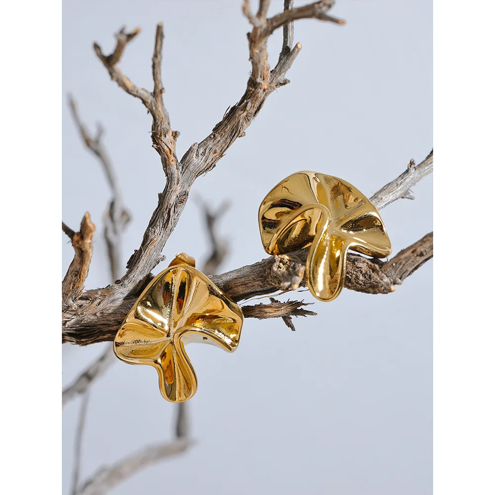 Brinco Flor Irregular Moderna