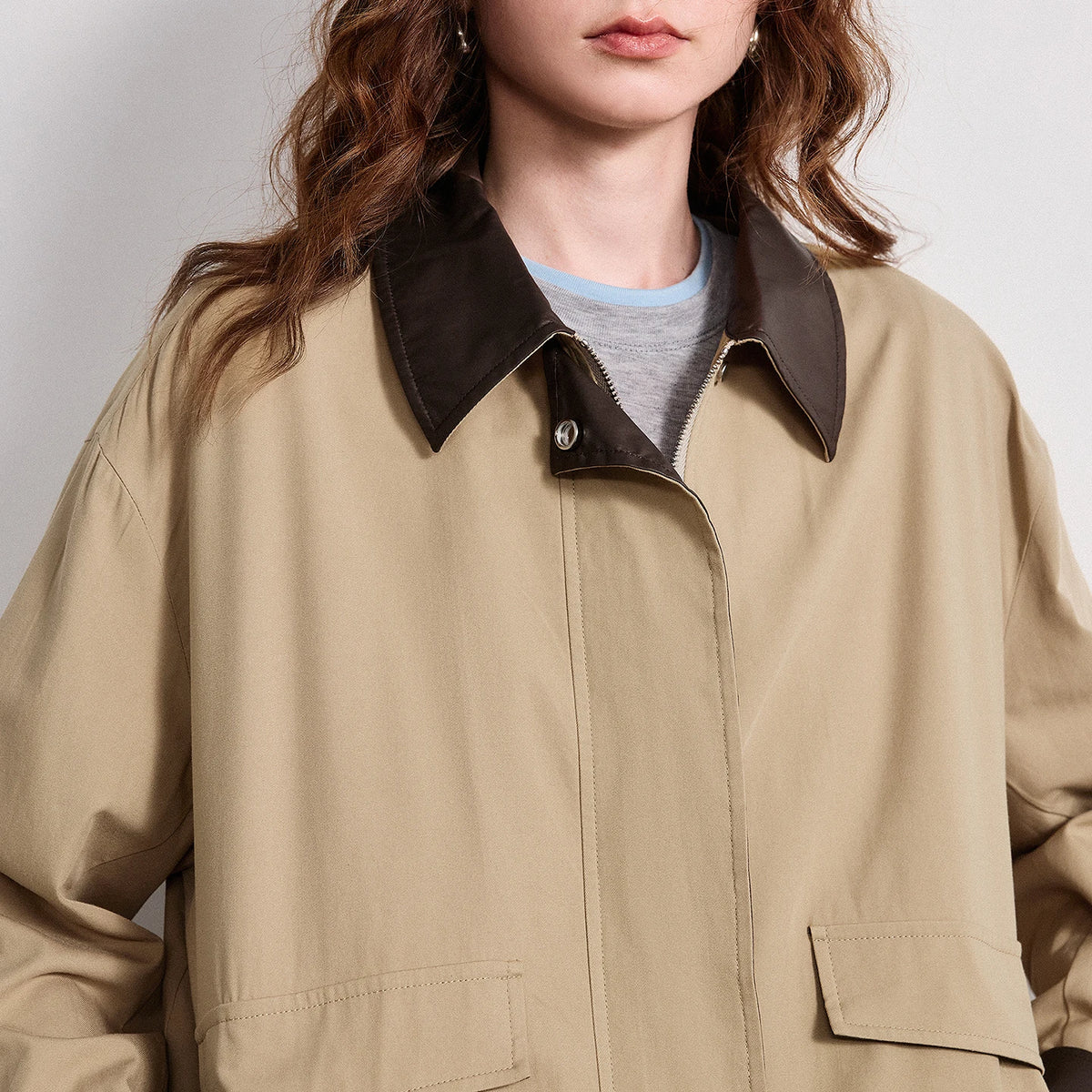 Jaqueta Feminina Leve Estilo Barn com Gola Contrastante