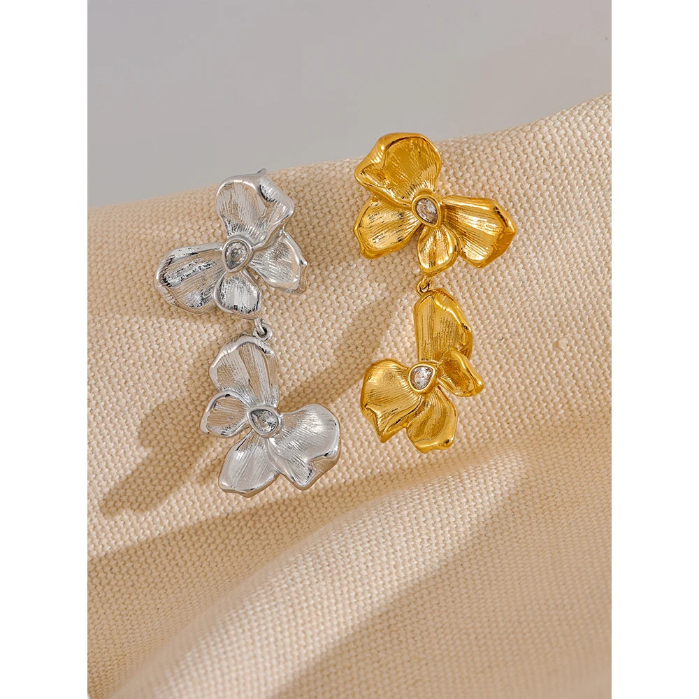 Brinco Pendente Flor com Laço e Zircônia