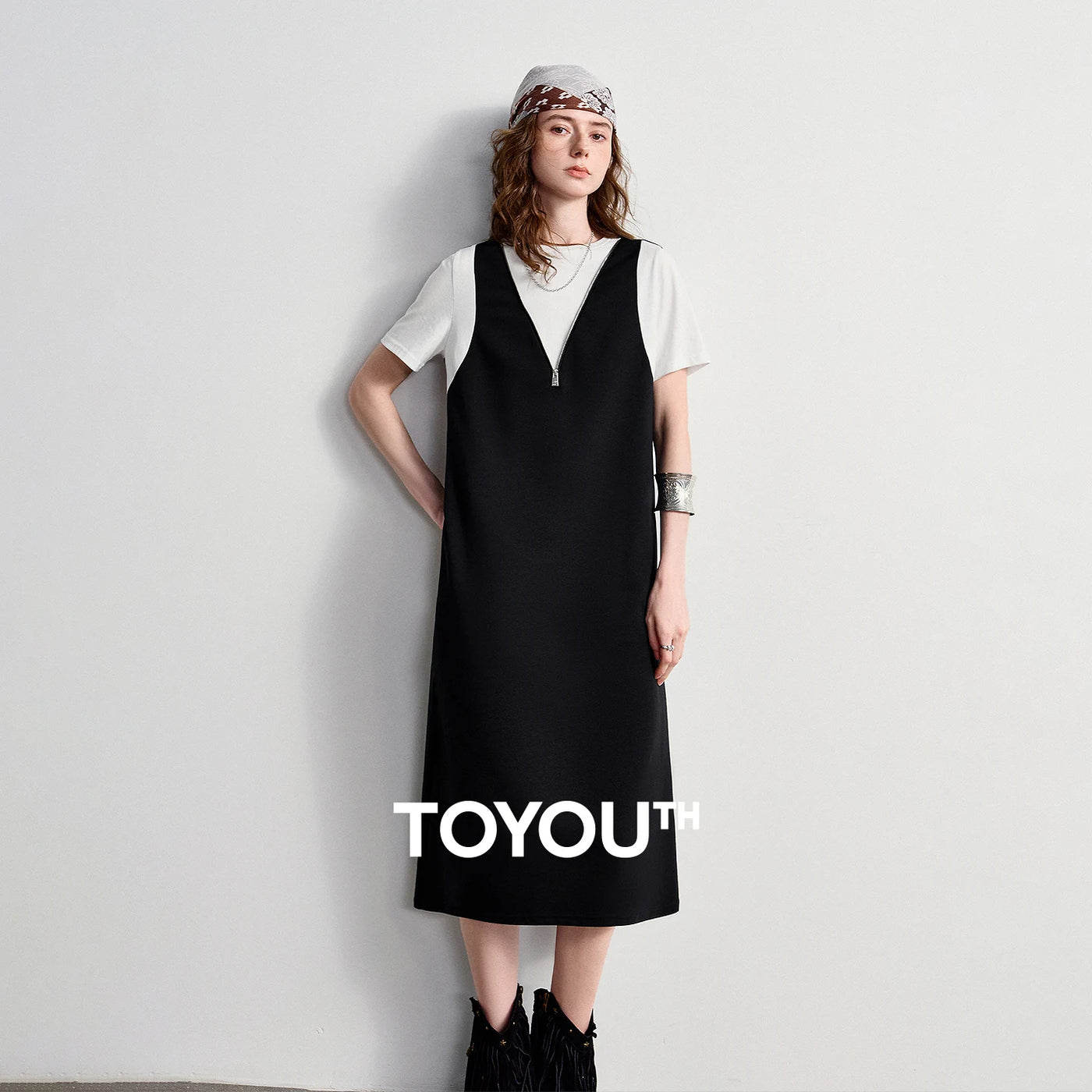 Vestido Midi Bicolor com Decote V e Zíper
