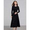 Vestido Midi Preto com Recorte nas Costas e Cintura Marcada