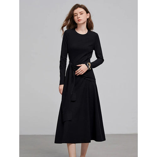 Vestido Midi Preto com Recorte nas Costas e Cintura Marcada