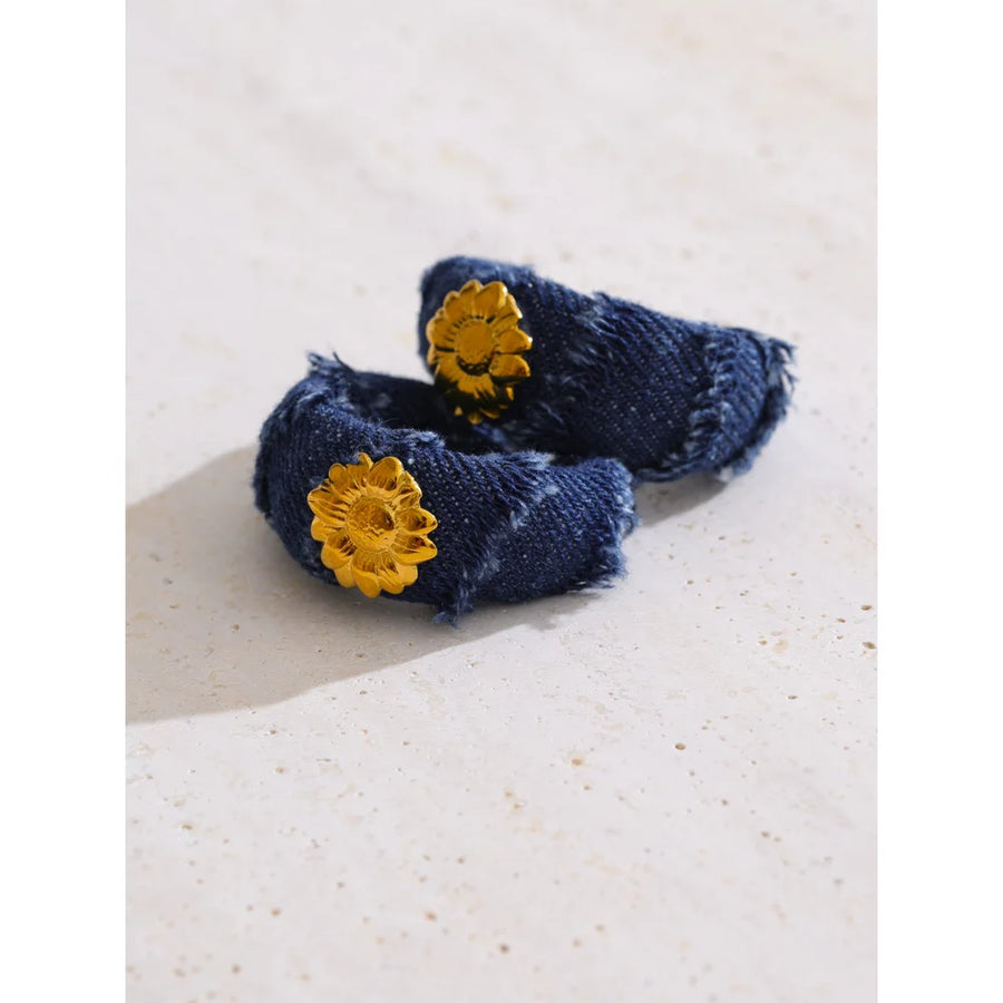 Brinco de Argola Flor em Jeans
