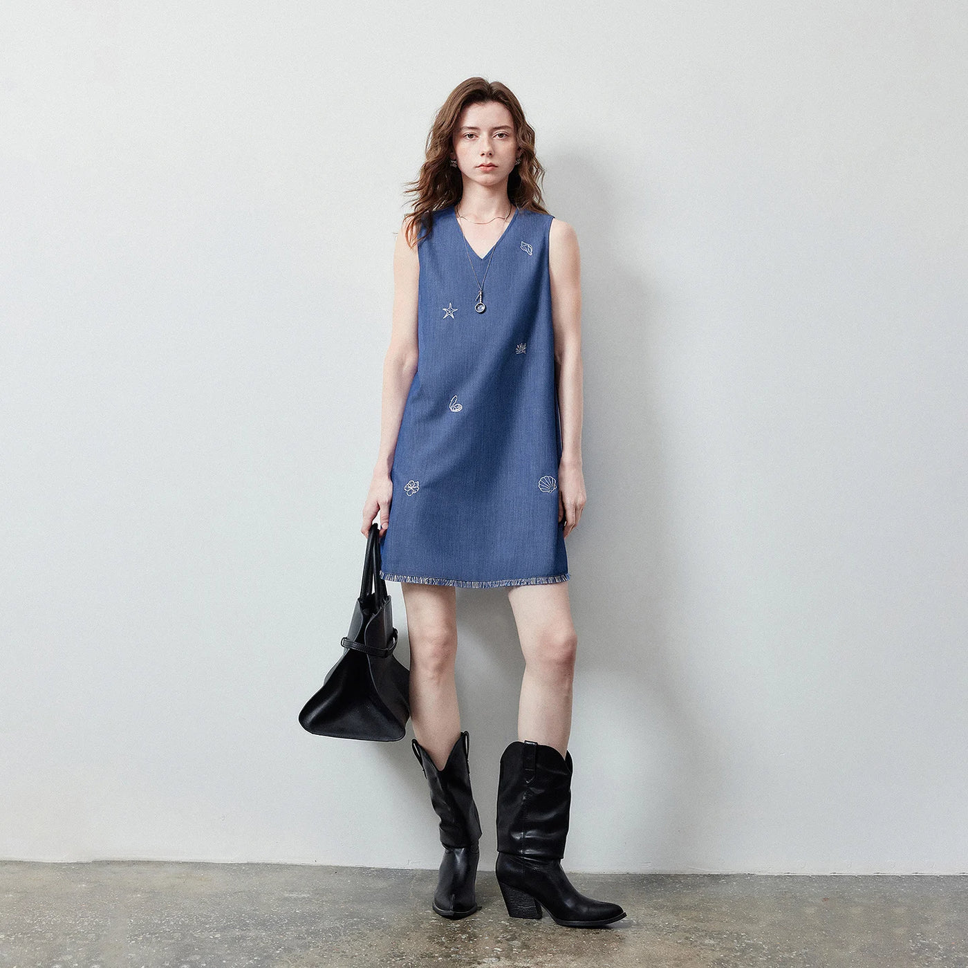 Vestido Curto Efeito Jeans com Decote V