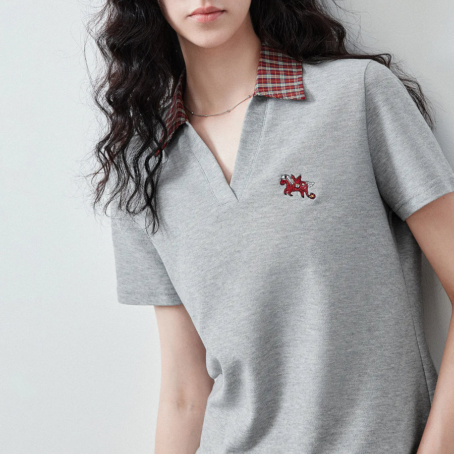 Camiseta Feminina Xadrez com Bordado Pégaso Efeito Duas Peças