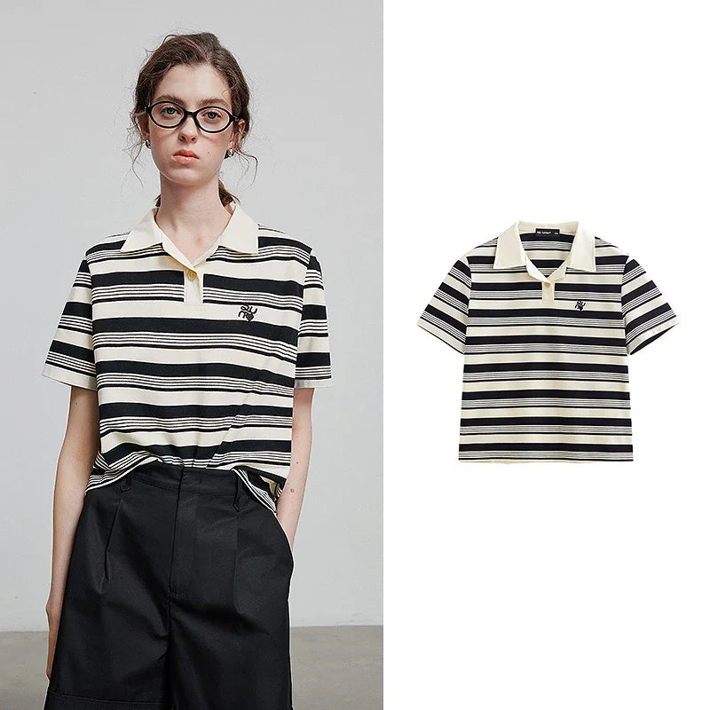 Camiseta Polo Feminina Listrada com Bordado