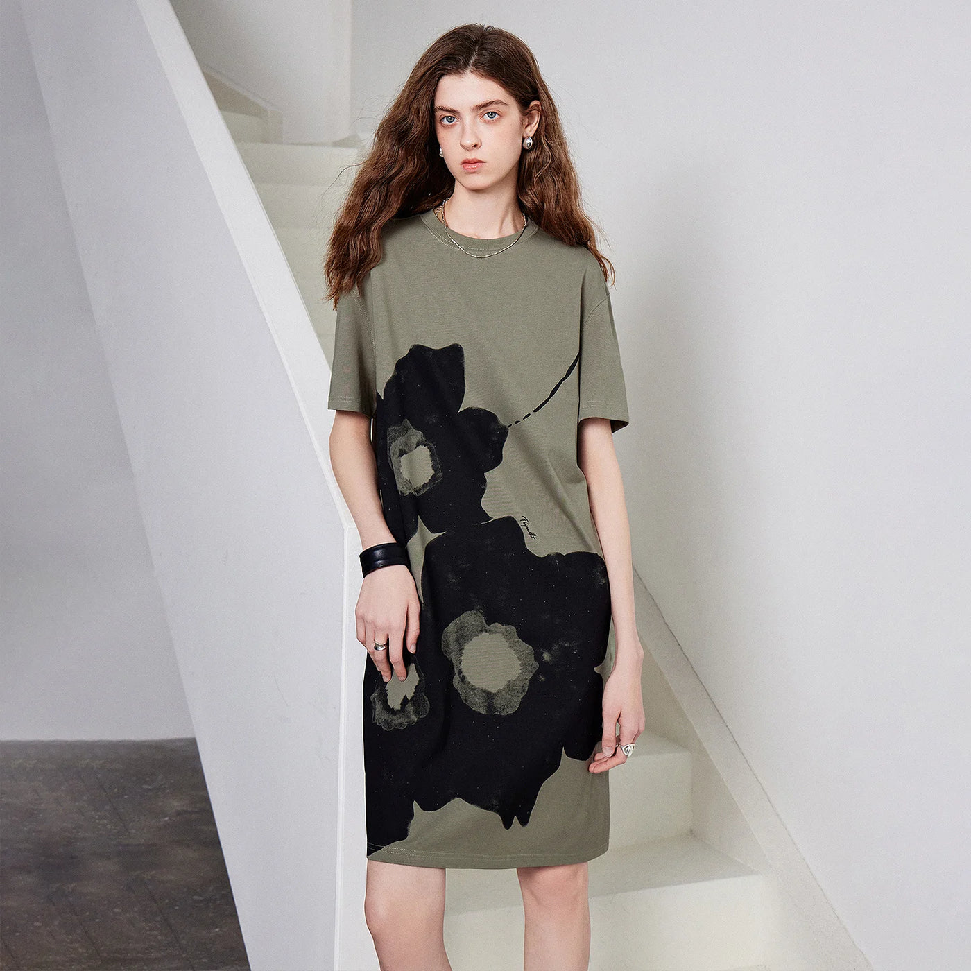 Vestido Camiseta Floral de Algodão com Caimento Solto