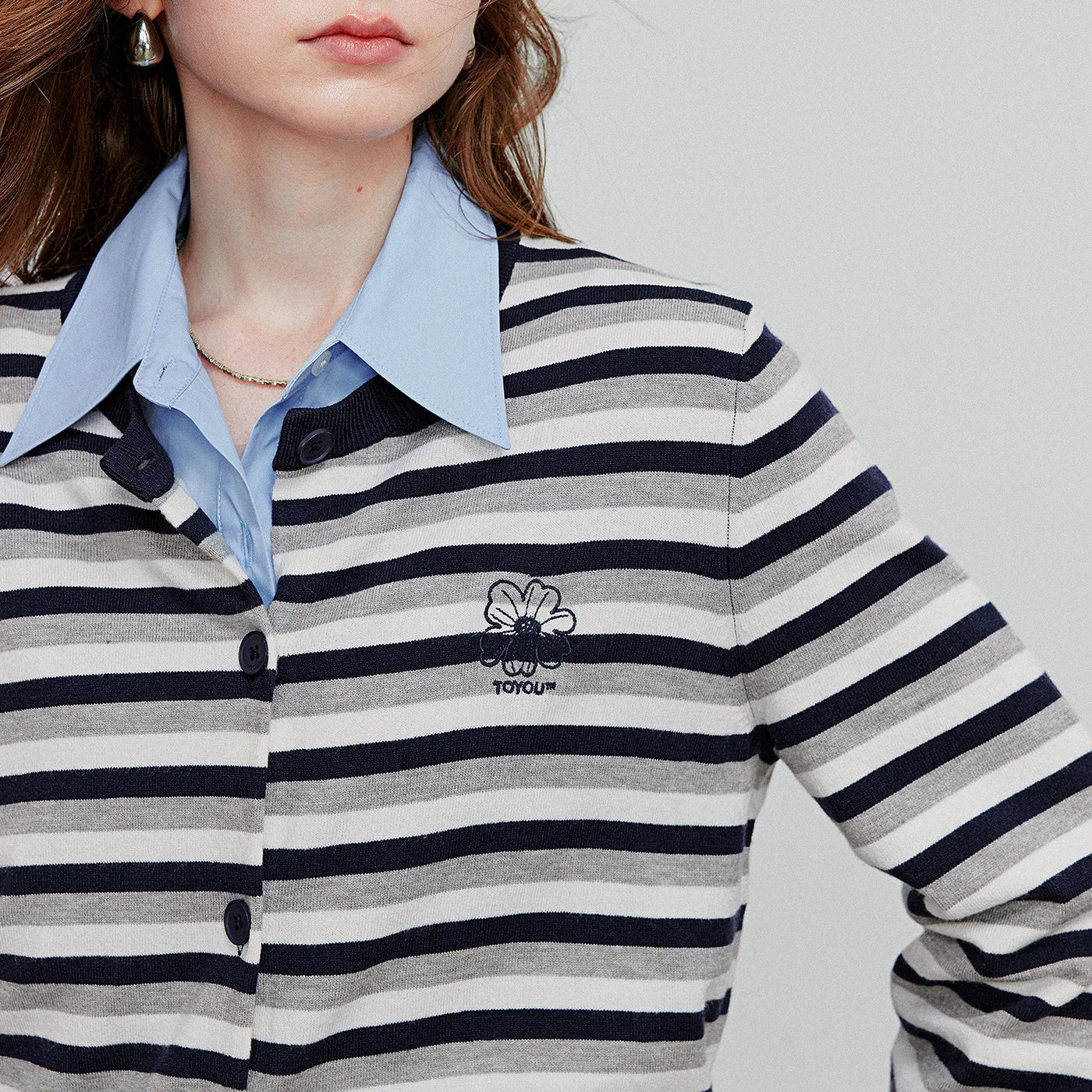 Cardigan Feminino Listrado Retrô com Gola Redonda