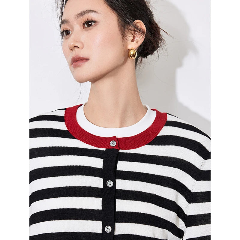 Cardigan Feminino Listrado com Botões e Gola Redonda
