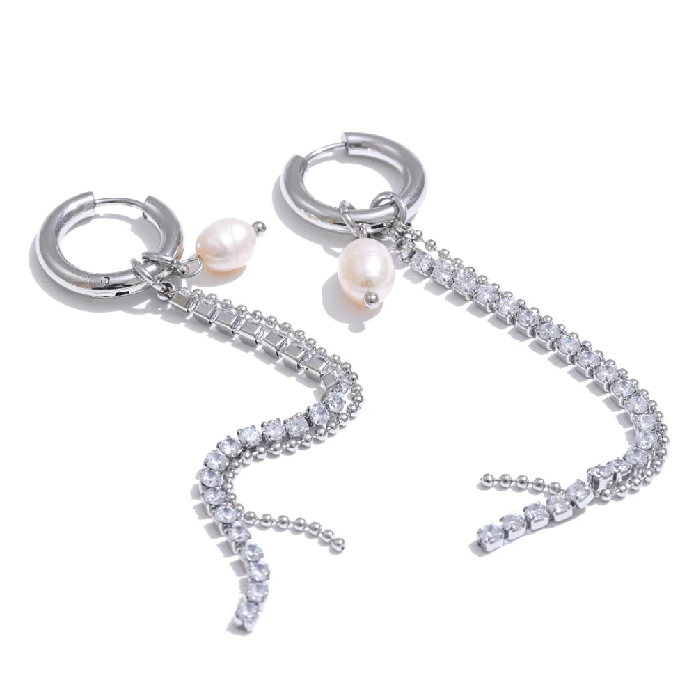 Brinco Pendente Longo com Pérola Natural e Zircônia