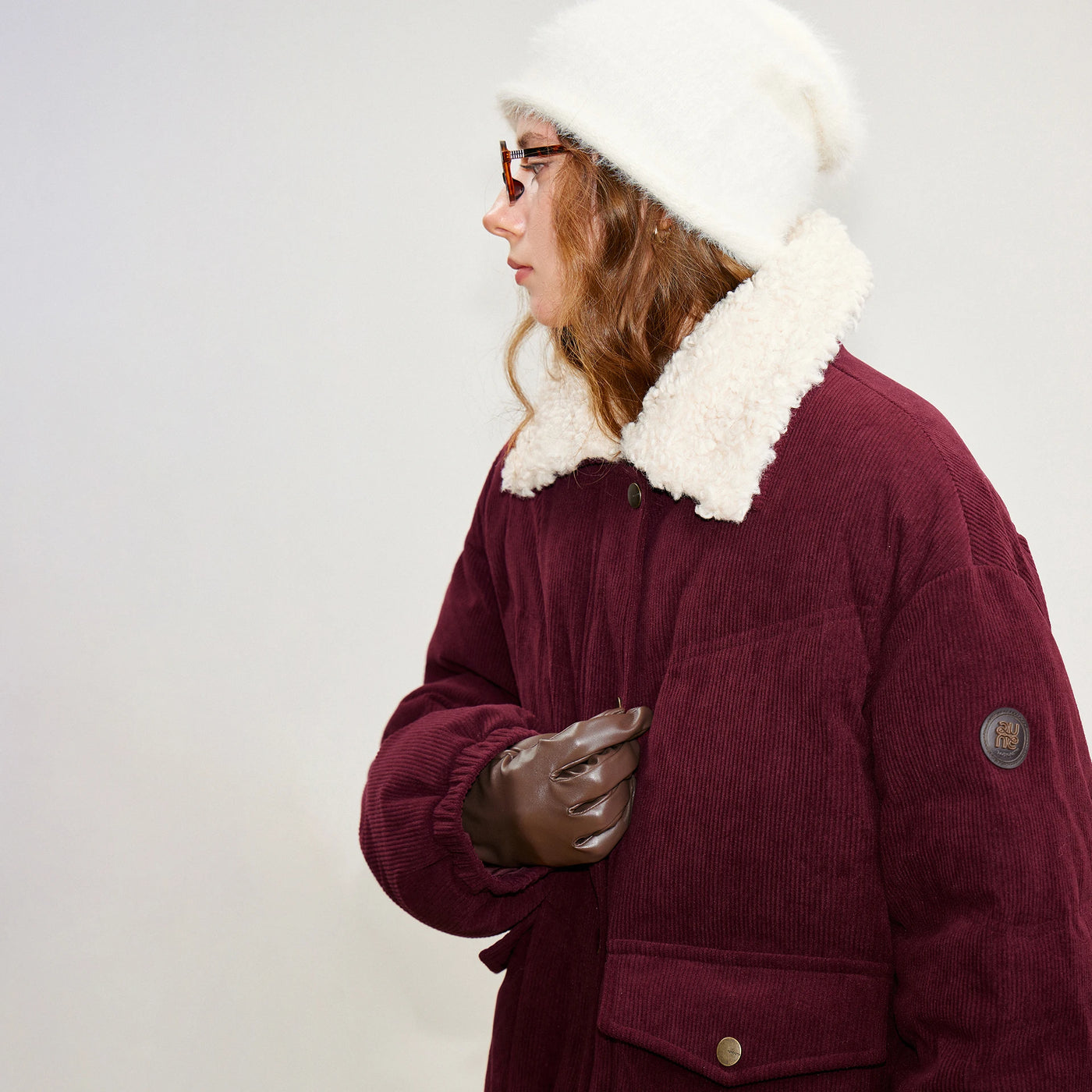 Jaqueta Feminina de Cotelê com Gola de Fleece Assimétrica