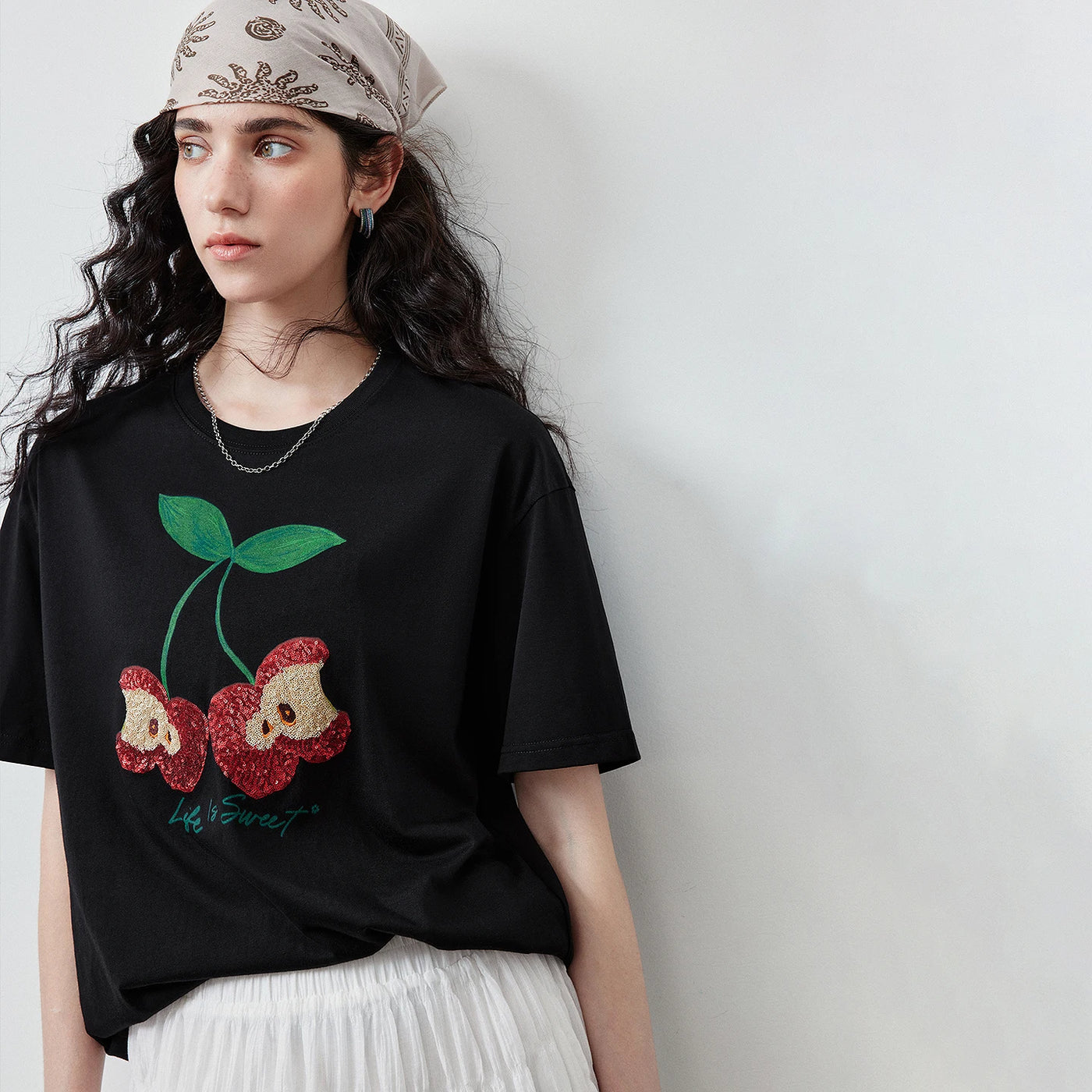 Camiseta Feminina de Liocel Color Block com Bordado Maçã
