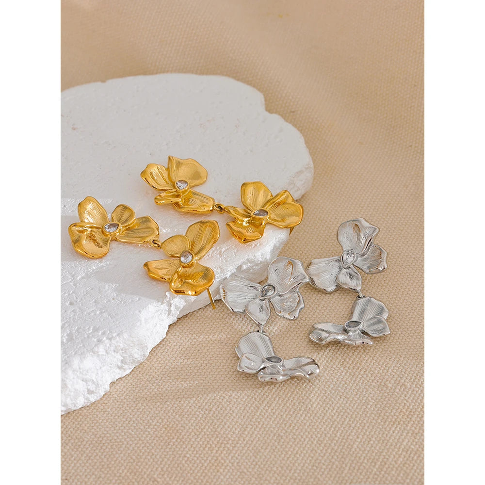 Brinco Pendente Flor com Laço e Zircônia