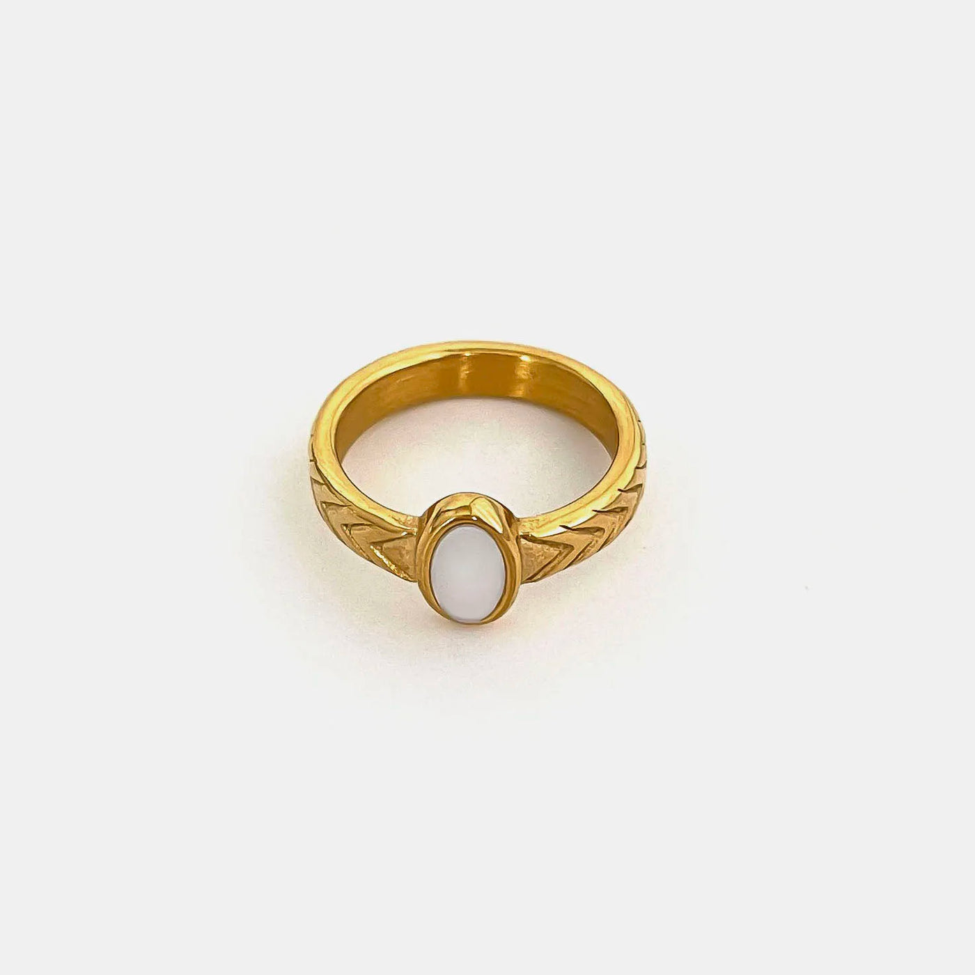 Anel com Madrepérola em Formas Orgânicas e Banho Ouro 18K
