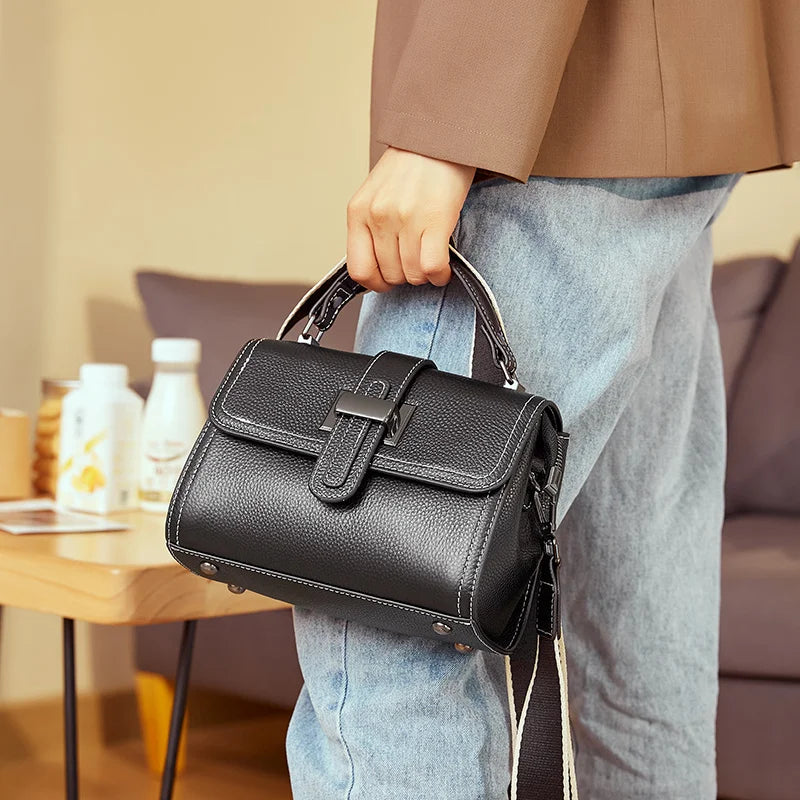 Bolsa feminina pequena de couro legítimo transversal quadrada com alça única