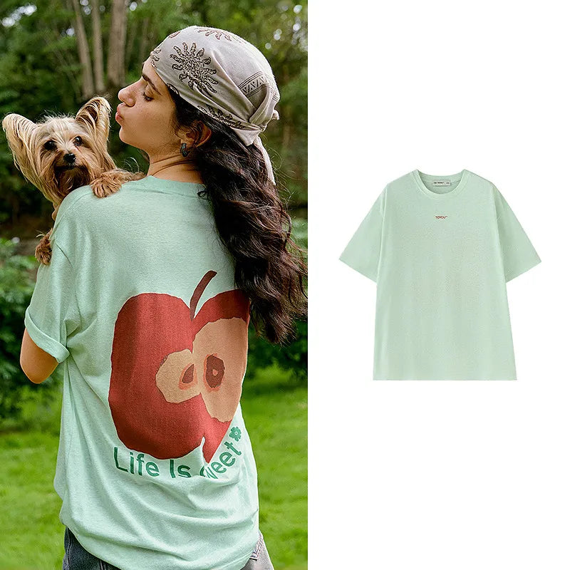 Camiseta Feminina Oversized com Estampa Maçã e Efeito Neve