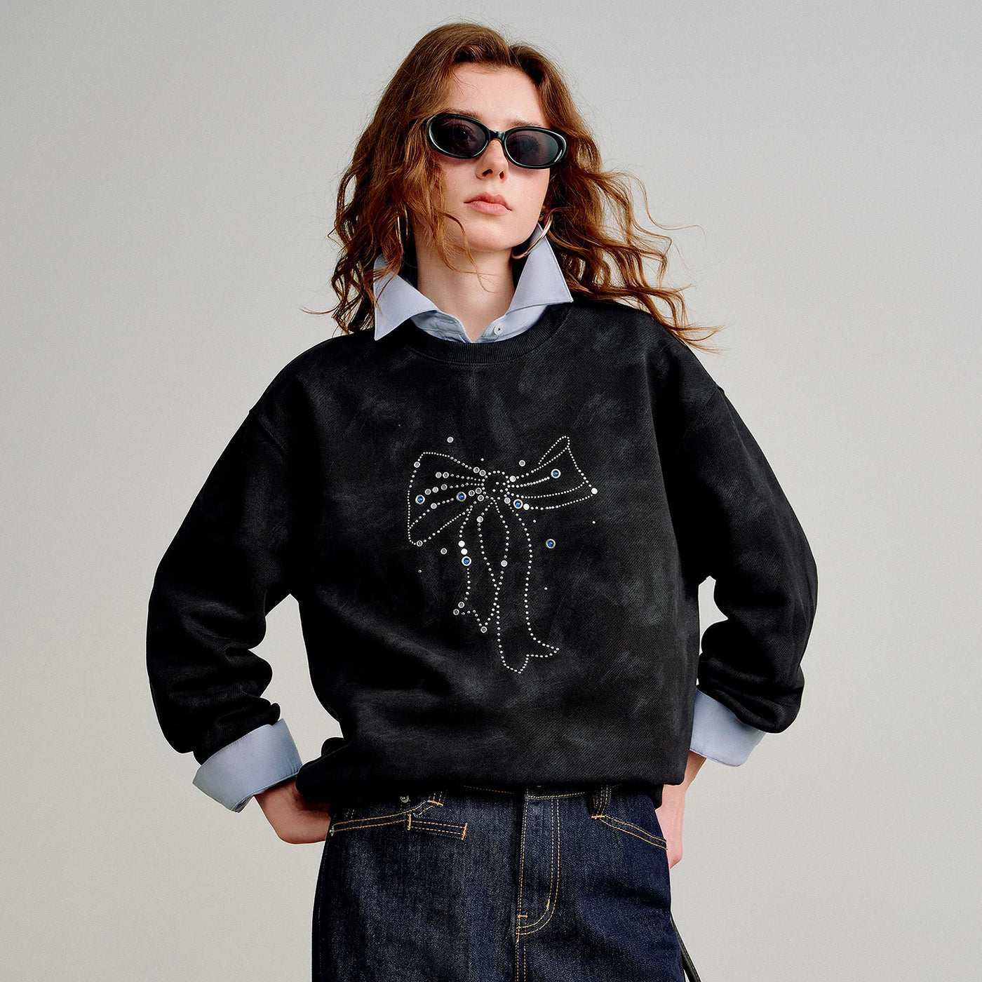 Moletom Feminino Preto com Laço e Aplicação de Strass