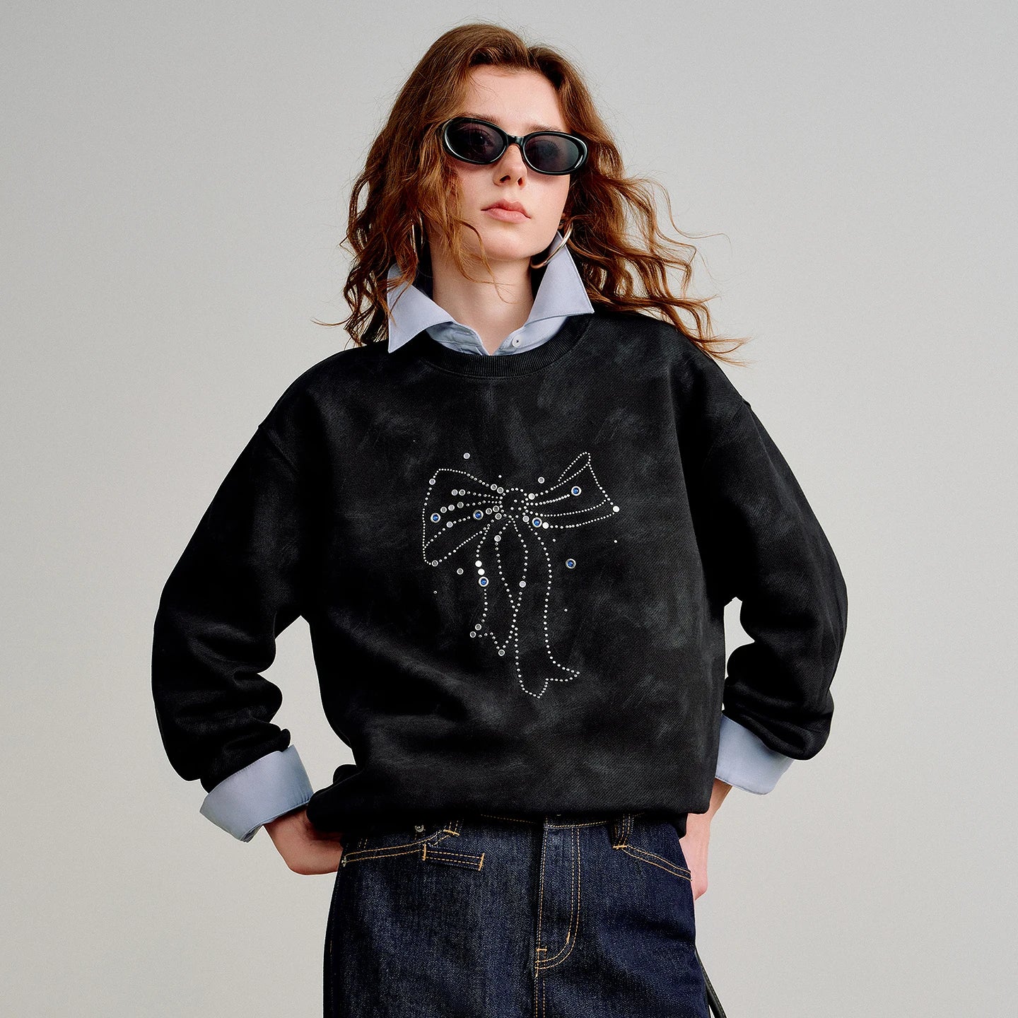 Moletom Feminino Preto com Laço e Aplicação de Strass