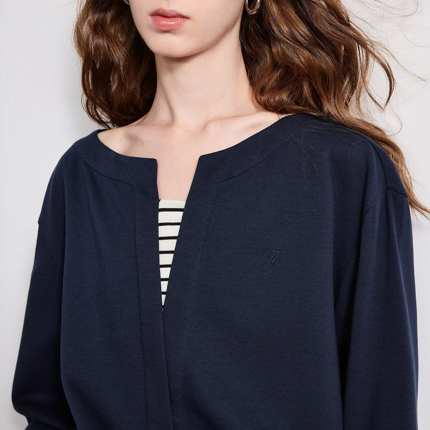 Moletom Cropped Feminino Efeito Duas Peças com Cintura Ajustada