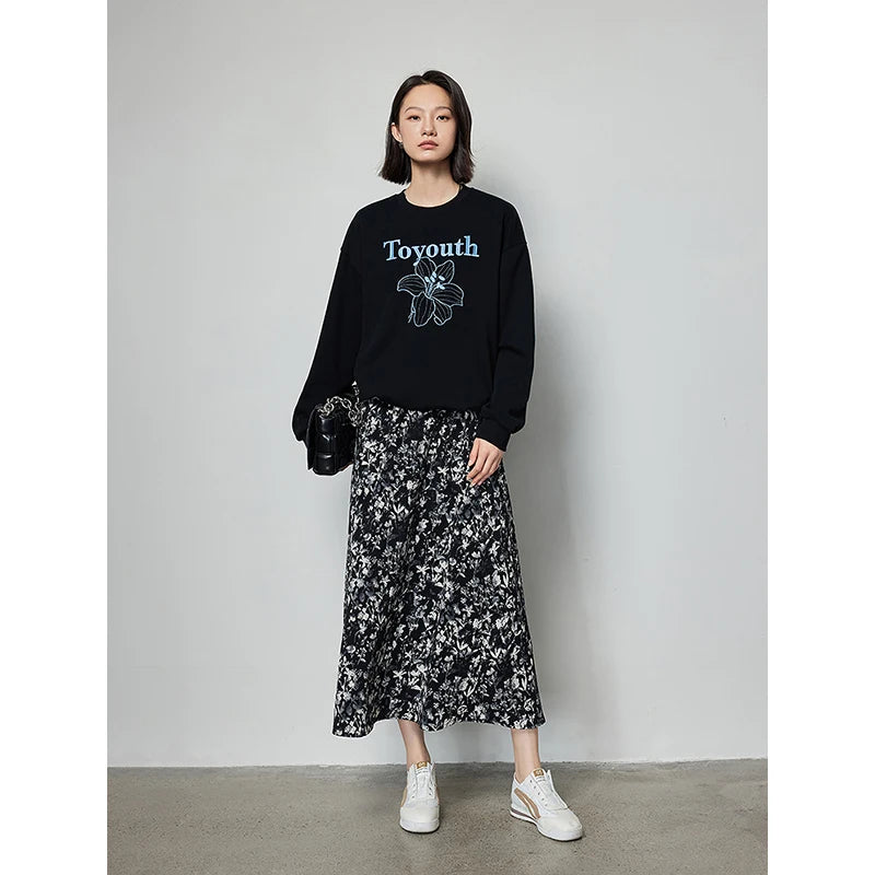 Moletom Feminino Streetwear com Flores e Letras Bordadas