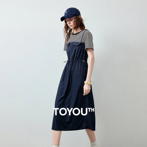 Vestido Camiseta Midi Listrado com Cintura Marcada