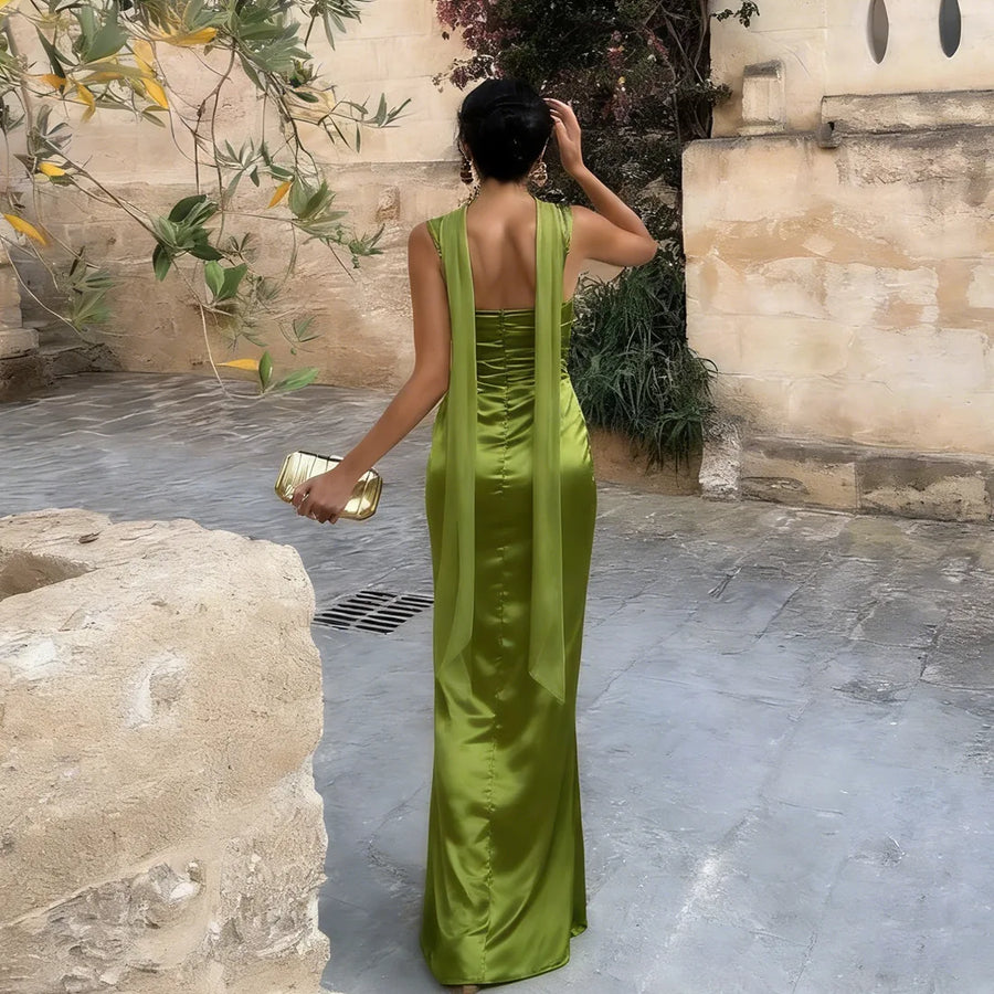 Vestido Longo Feminino de Cetim Verde com Laço e Franzidos