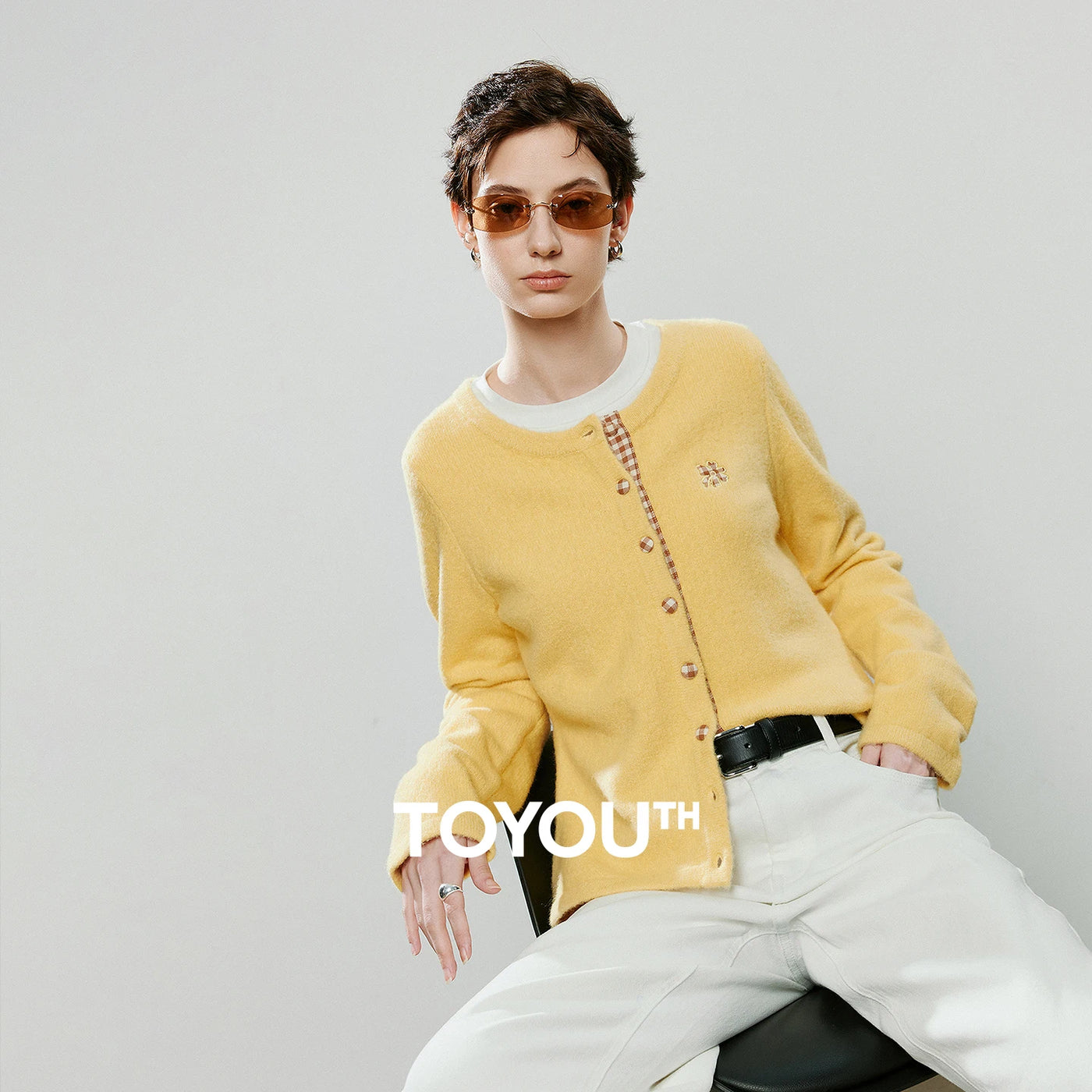 Cardigan Feminino Amarelo com Veludo e Botões