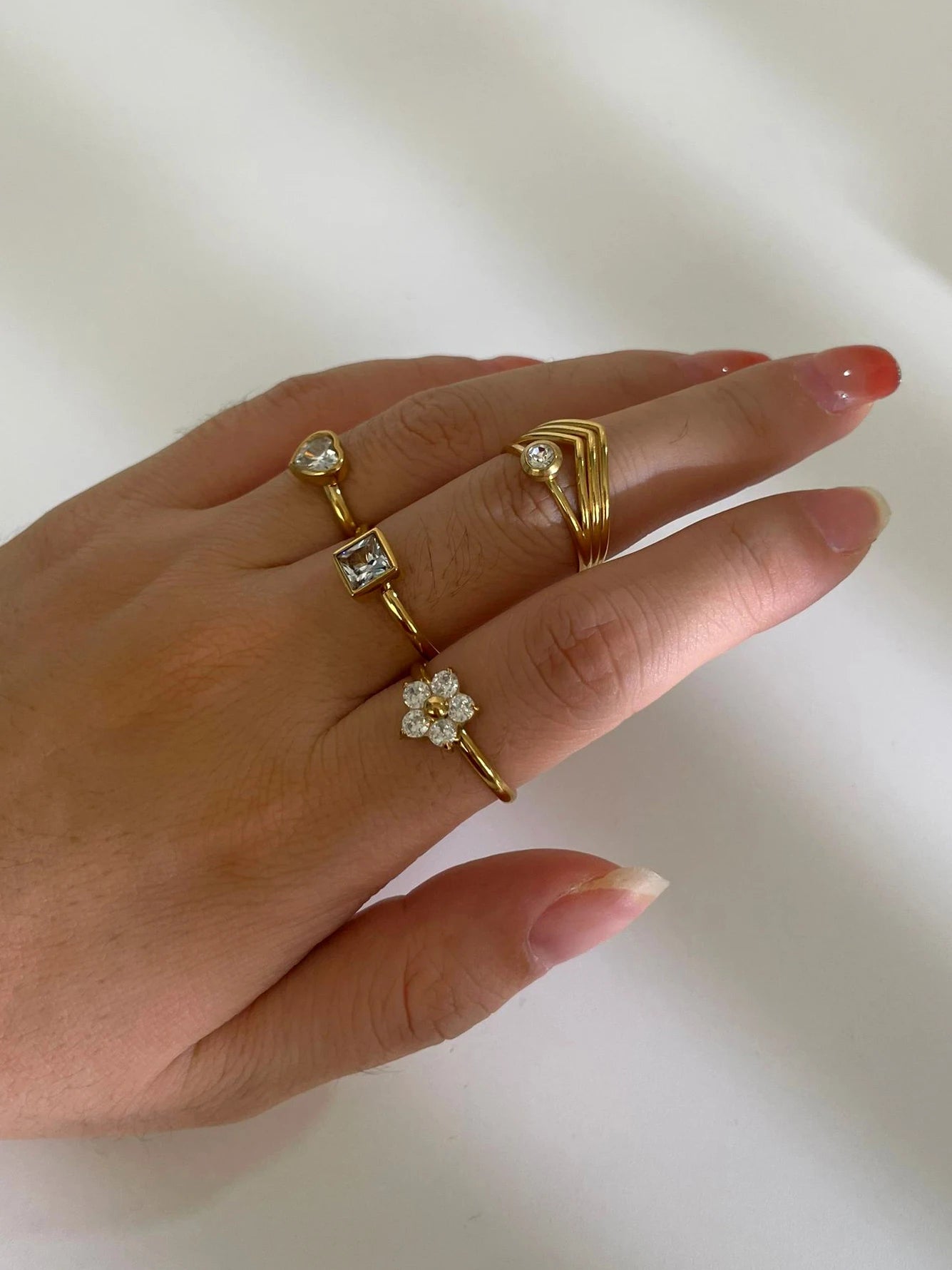 Conjunto de Anéis Abertos com Cristais e Formas Geométricas