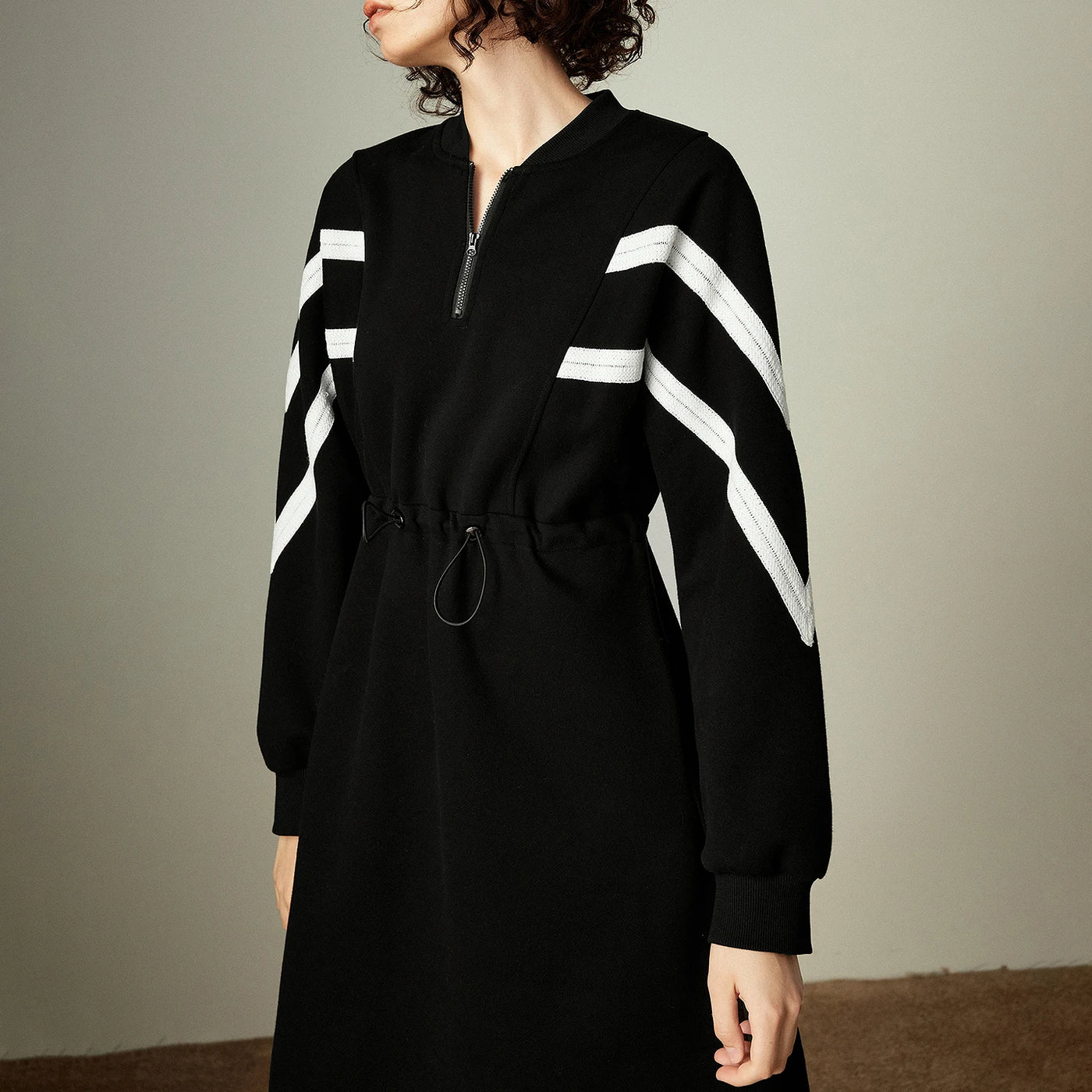 Vestido Esportivo Longo Preto com Listras