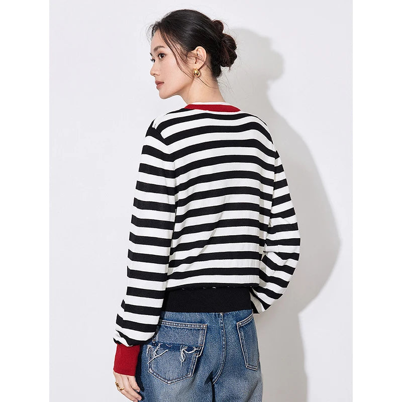 Cardigan Feminino Listrado com Botões e Gola Redonda