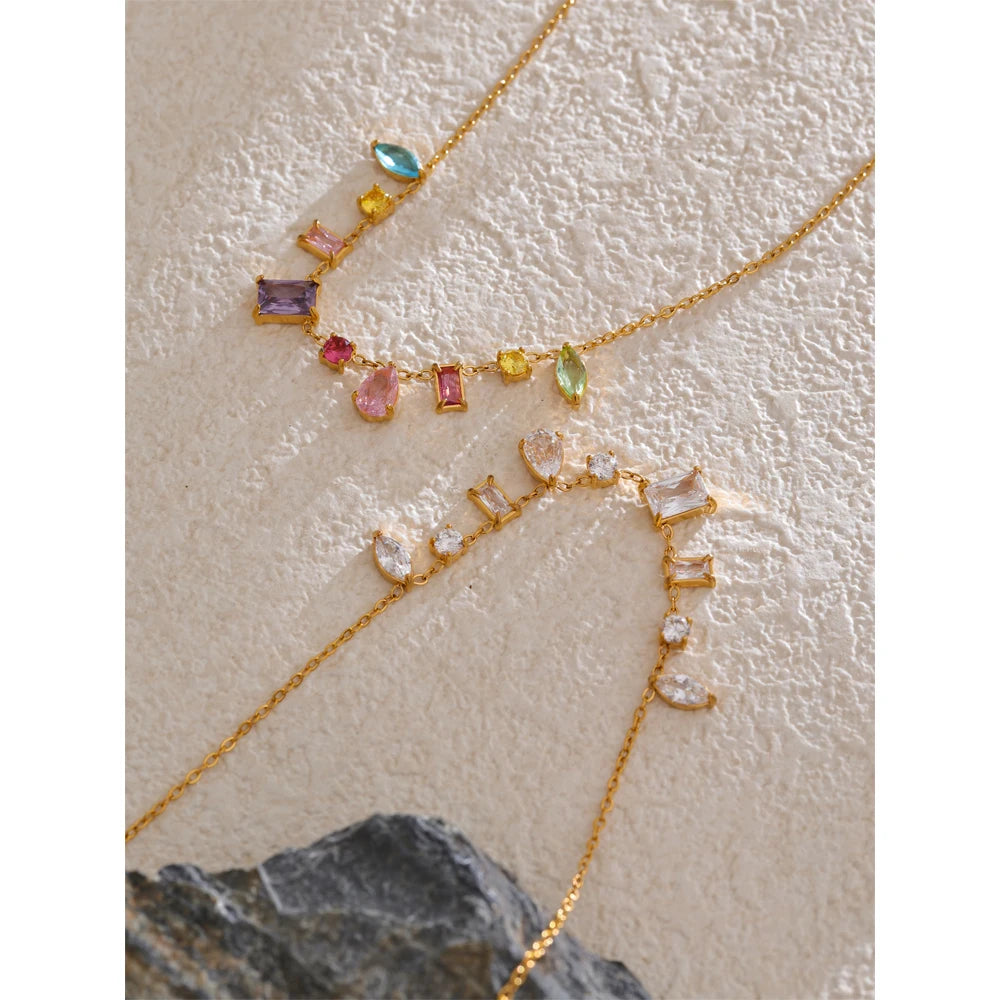 Colar Feminino Geométrico com Zircônias Coloridas em Aço Inoxidável