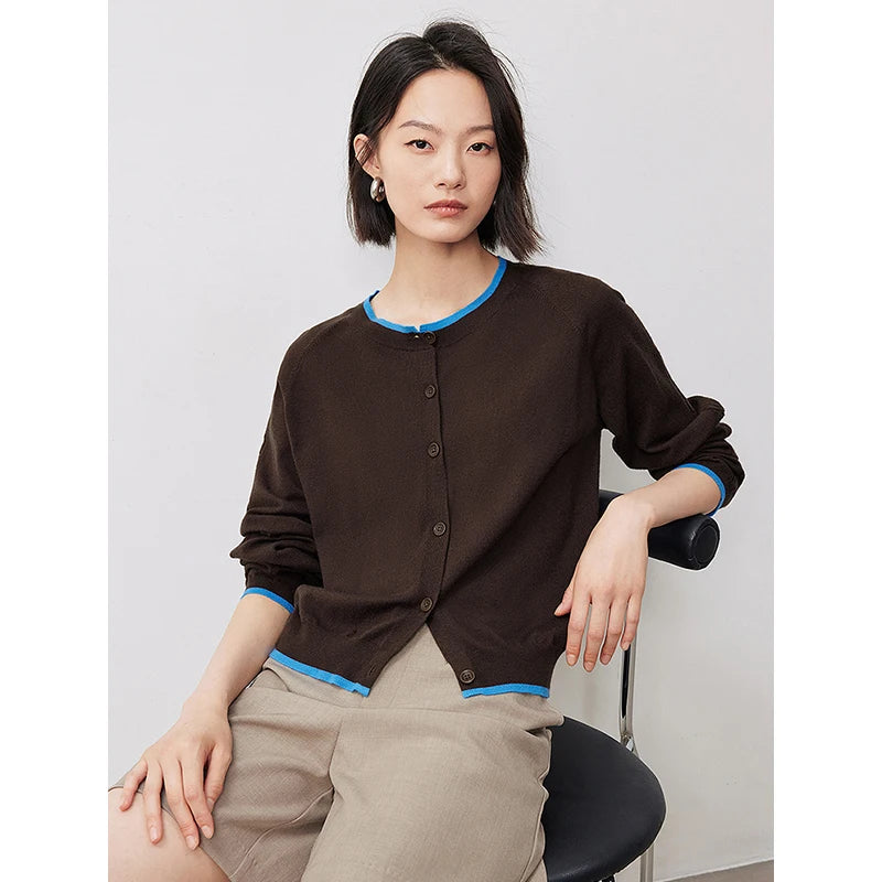 Cardigan Bicolor com Gola Redonda e Botões