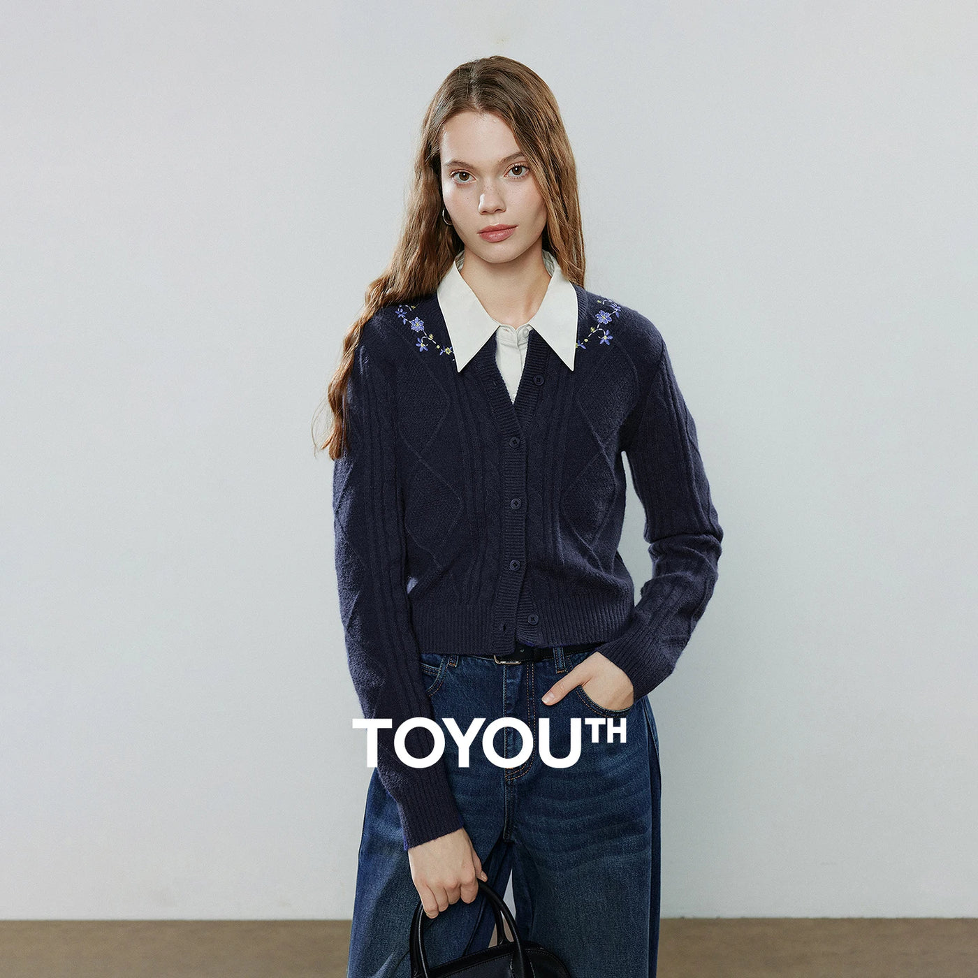 Cardigan Feminino Argyle com Bordado Floral