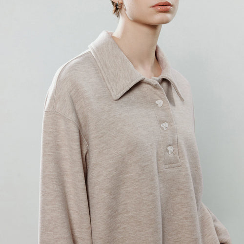 Moletom Feminino com Gola Polo e Botões de Coração