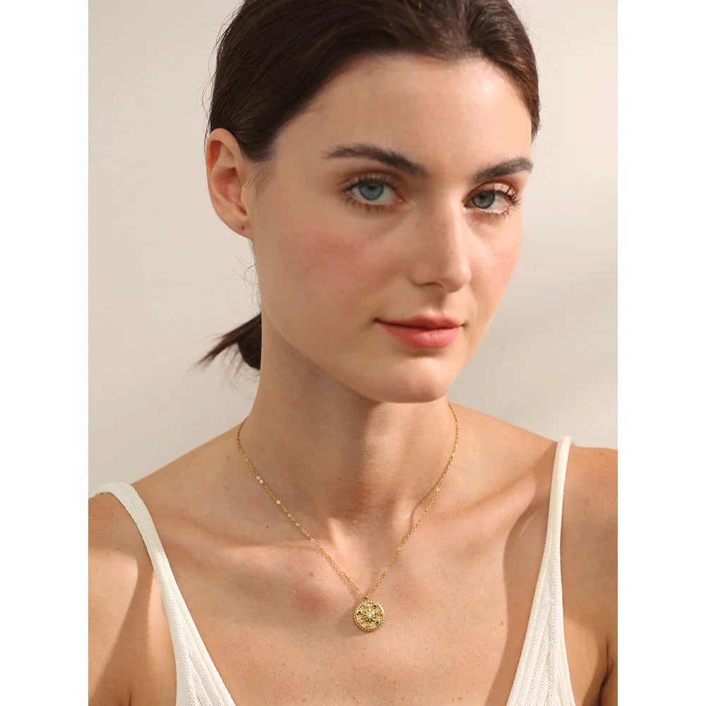 Colar Feminino Estrela com Zircônias Coloridas em Aço Inoxidável